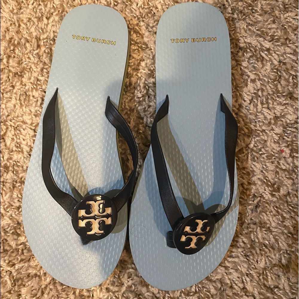 Great Condition. Navy Size 6